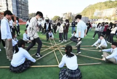 致力于提高教师素质与教学才能为区域教